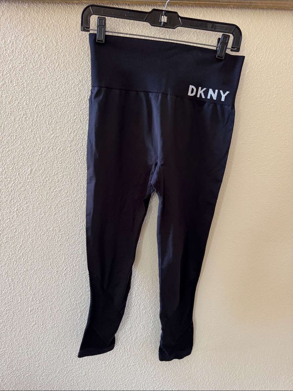 DKNY Sport Black High Rise Mesh Capri Leggings Women’s Small
